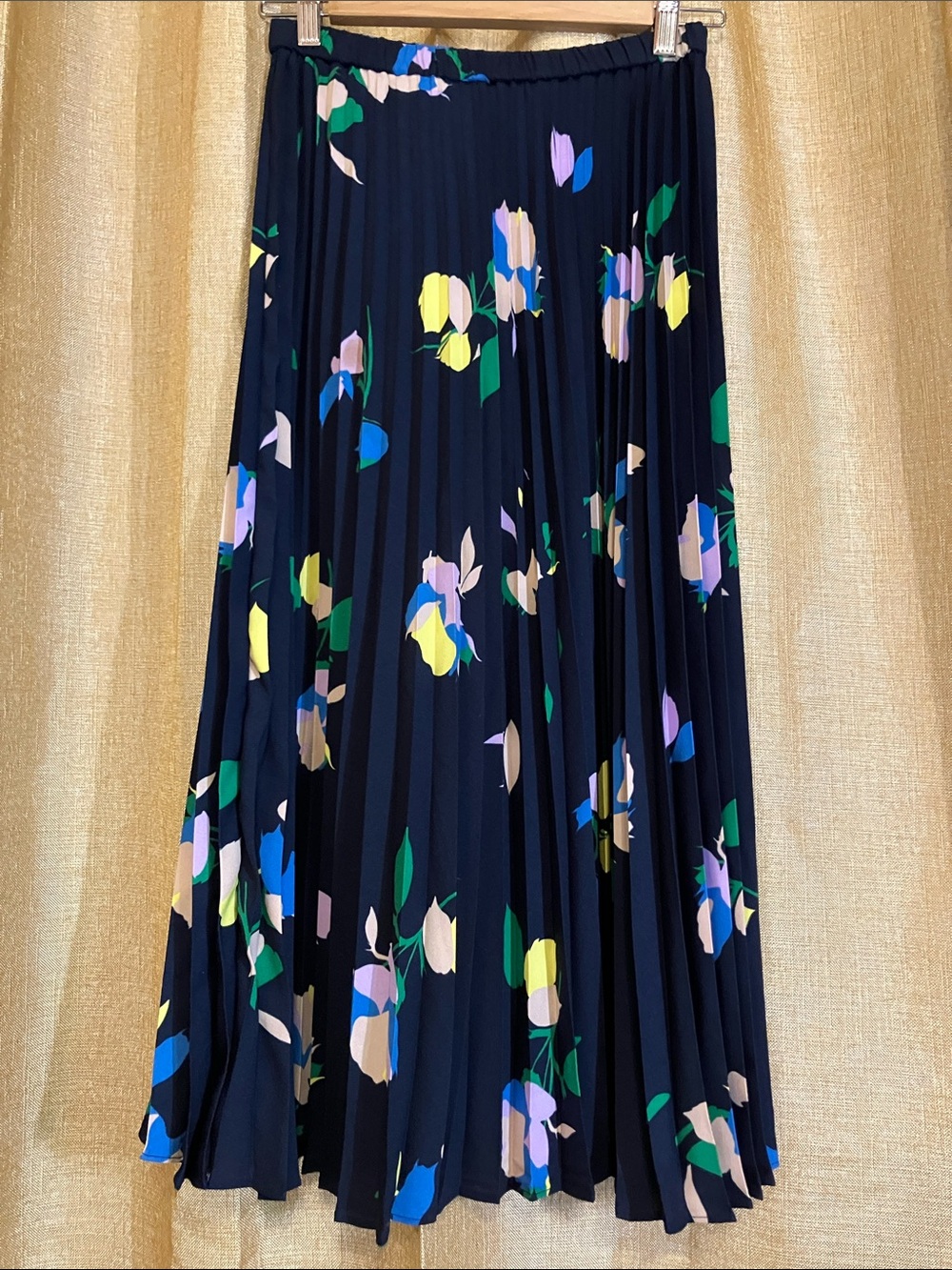 Halogen Navy Pleated Midi Skirt with Multicolor Floral